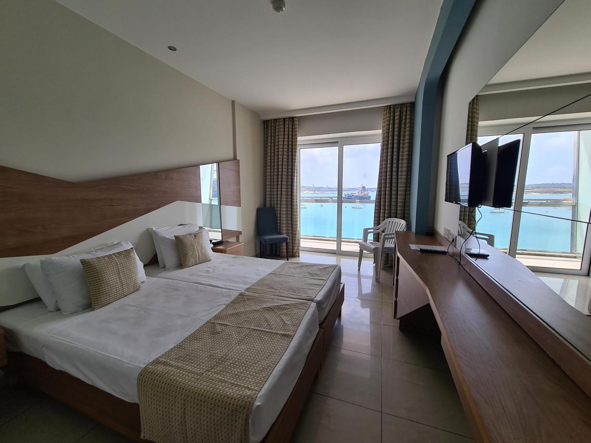 Water'S Edge Hotel Birżebbuġa Habitación foto