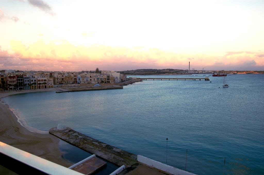 Water'S Edge Hotel Birżebbuġa Habitación foto