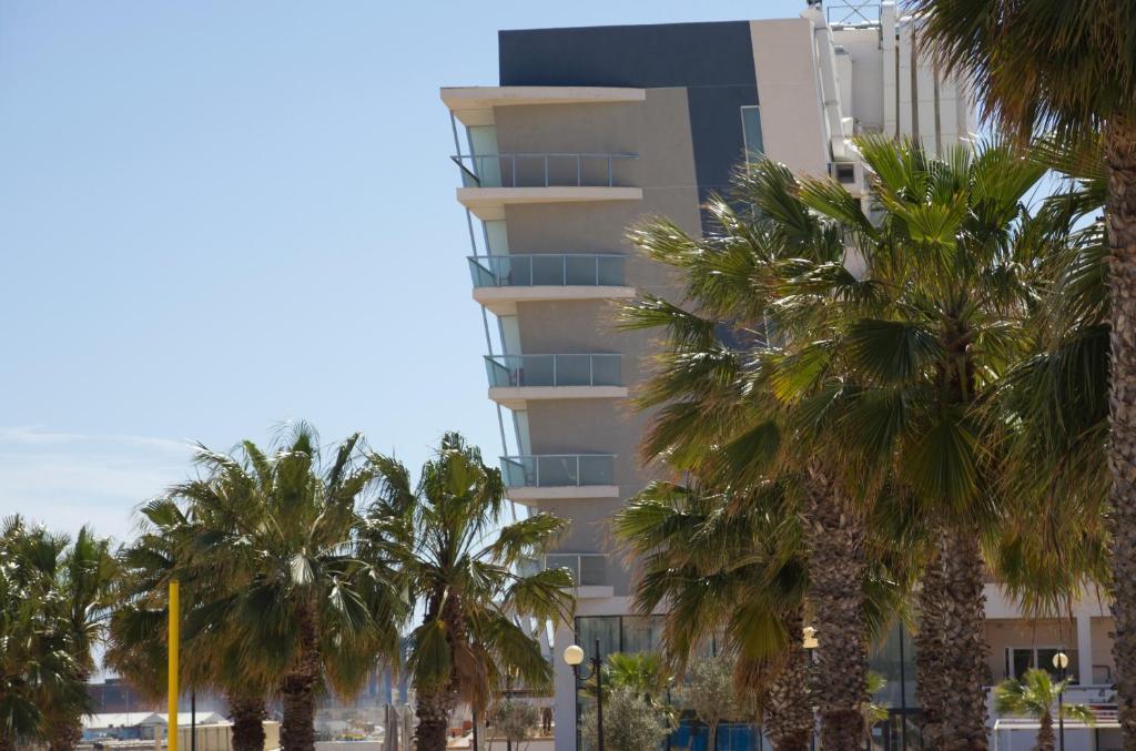 Water'S Edge Hotel Birżebbuġa Exterior foto
